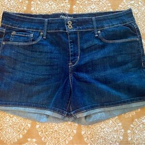 Denizen from Levi’s. Modern shorts. Excellent condition. Size 14